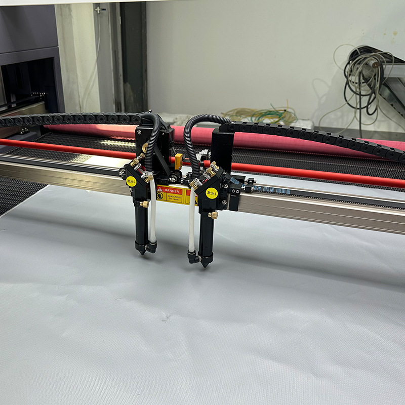 デジタル印刷生地レーザー切断機小型パターン位置決め切断機大判レーザー焼花機|undefined