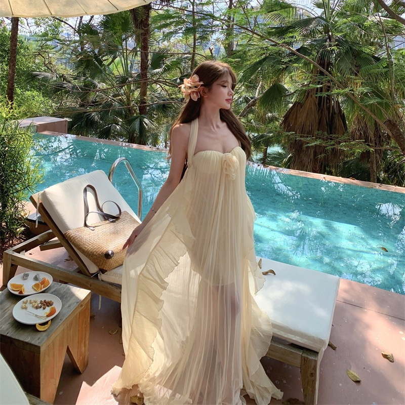 Romantic Three-Dimensional Floral Ribbon Halter Neck Strapless Dress, Wang Churan's Same Style, with Flowing Lotus Leaf Ruffles, Perfect for Photoshoots and Vacations Romantic Three-Dimensional Floral Ribbon Halter Neck Strapless Dress, Wang Churan's Same Style, with Flowing Lotus Leaf Ruffles, Perfect for Photoshoots and Vacations