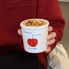 小众自家制赤リンゴコーヒーカップシンプルな手描きの陶磁器の口のマグカップのカップルのプレゼント350ml