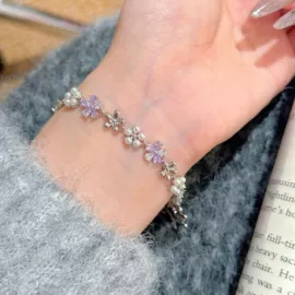 项链;耳钉;手链