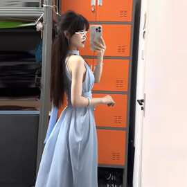 韩系女装高级感挂脖连衣裙女夏长裙海边度假法式收腰无袖春季新款