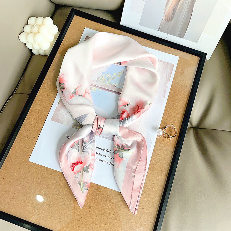 Bufanda cuadrada de moda de estilo moderno simple, nueva bufanda de ropa profesional fresca pequeña, bufanda cuadrada de seda de imitación de temperamento para mujer