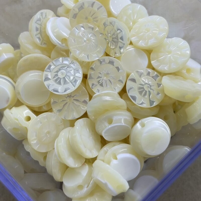 Natural Shell Buttons for Suits, Pants, Shirts, and Trench Coats with Carved Patterns