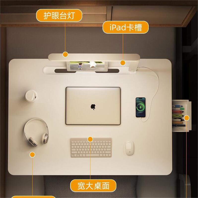 辰一品は電気スタンドを持っています。|undefined
