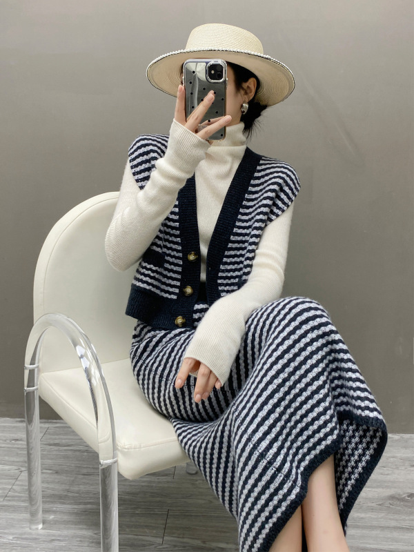 秋冬新款V领条纹山羊绒马甲半身裙两件套女宽松羊毛针织背心套装|undefined