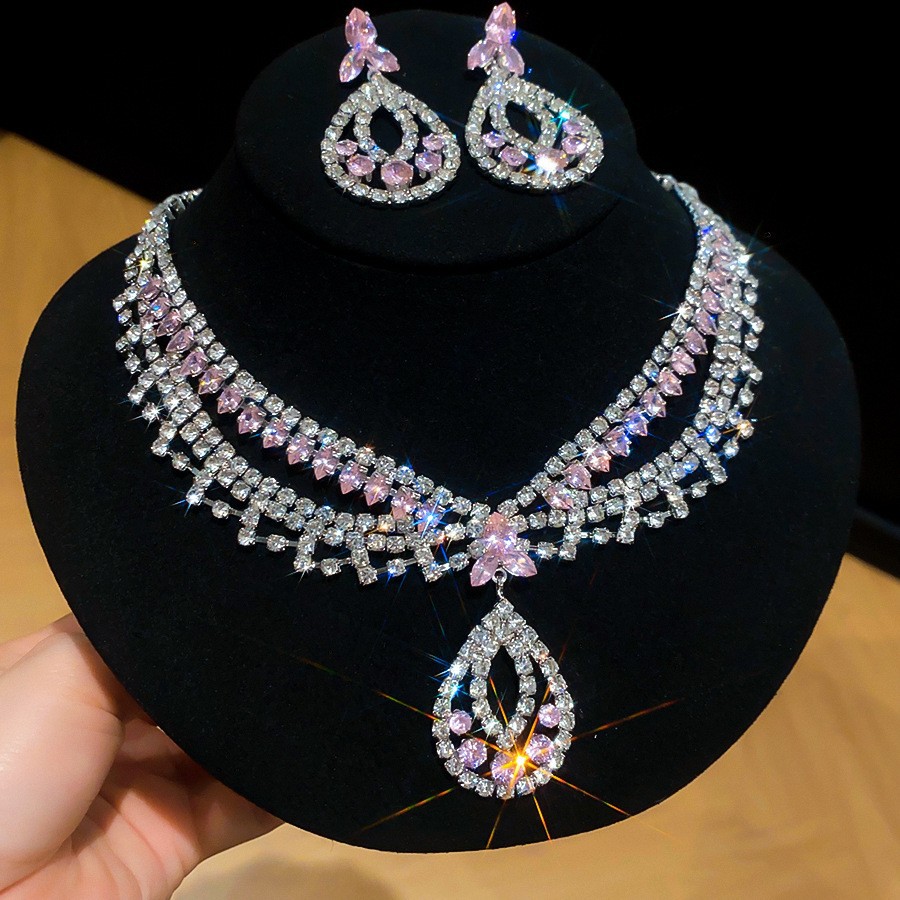 Collar de pendientes de diamantes con gotitas de agua transfronterizas europeas y americanas, colgante de moda de lujo ligero, cadena de clavícula, celebridad de Internet, joyería de alta gama, mujer