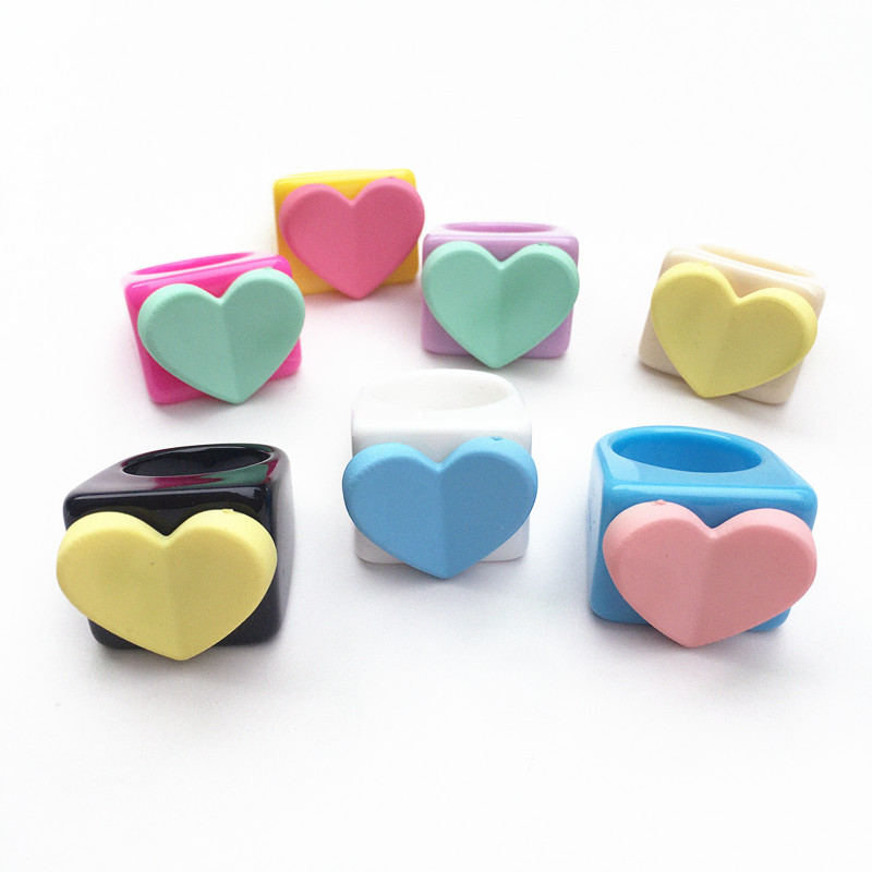 Creative Simple Style Acrylic Heart Shape Multi-color Ring display picture 5
