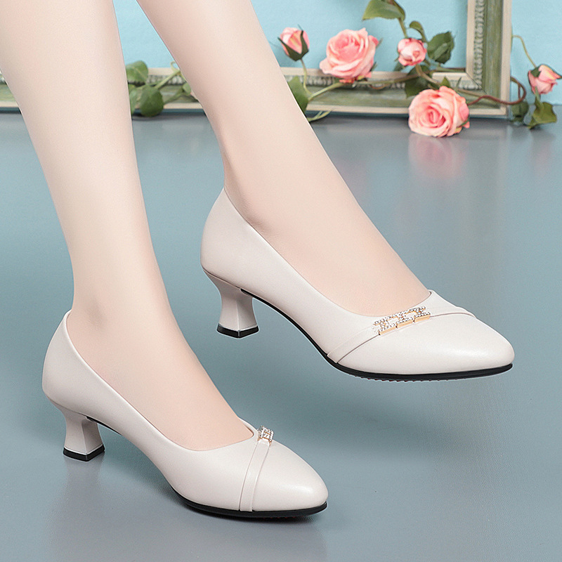 Mom's Shoes 2022 New Four Seasons Single Shoes Women's Spring and Autumn Soft Leather Plaid Soft Soled Leather Shoes Middle-Aged Women's Work Shoes