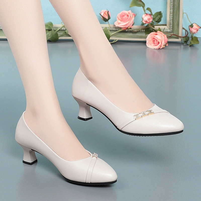 Обувь для мам, новинка 2022 года, одиночные туфли Four Seasons, Женская весенне-осенняя мягкая кожаная удобная обувь с мягкой подошвой, Женская рабочая обувь среднего возраста