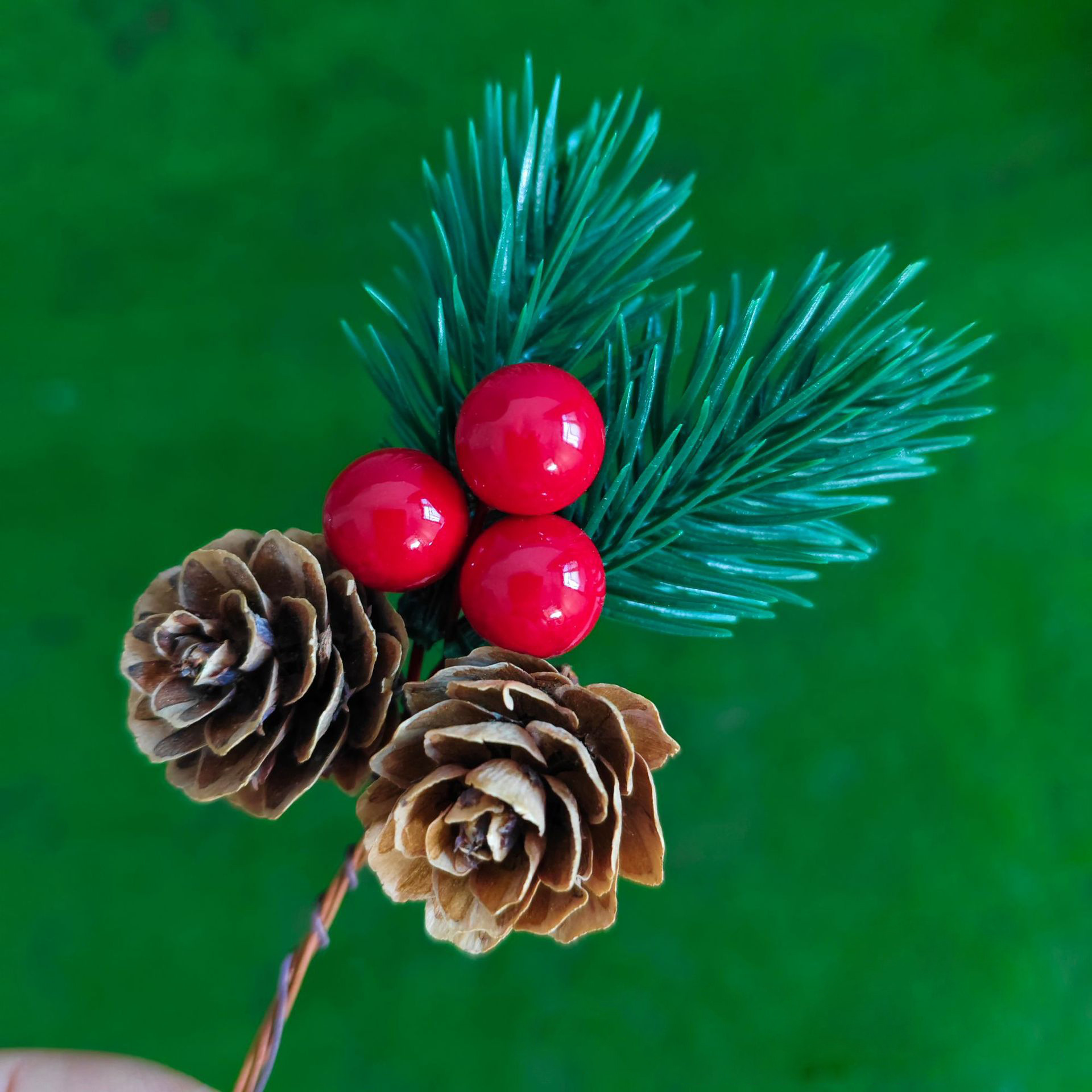 Navidad transfronteriza tamaño de decoración de pinos de pinos de simulación de bayas pinos de pinos decoraciones de pinos de Navidad flores de pinos