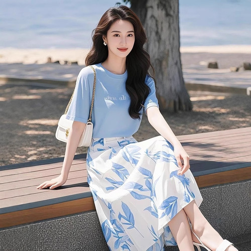2025 New Summer Vacation Outfit Set - High-End, Slimming, Youthful T-Shirt and Skirt Two-Piece Set