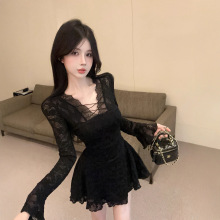 纯欲性感V领蕾丝拼接长袖连衣裙女秋冬季新款高级感修身显瘦A字裙