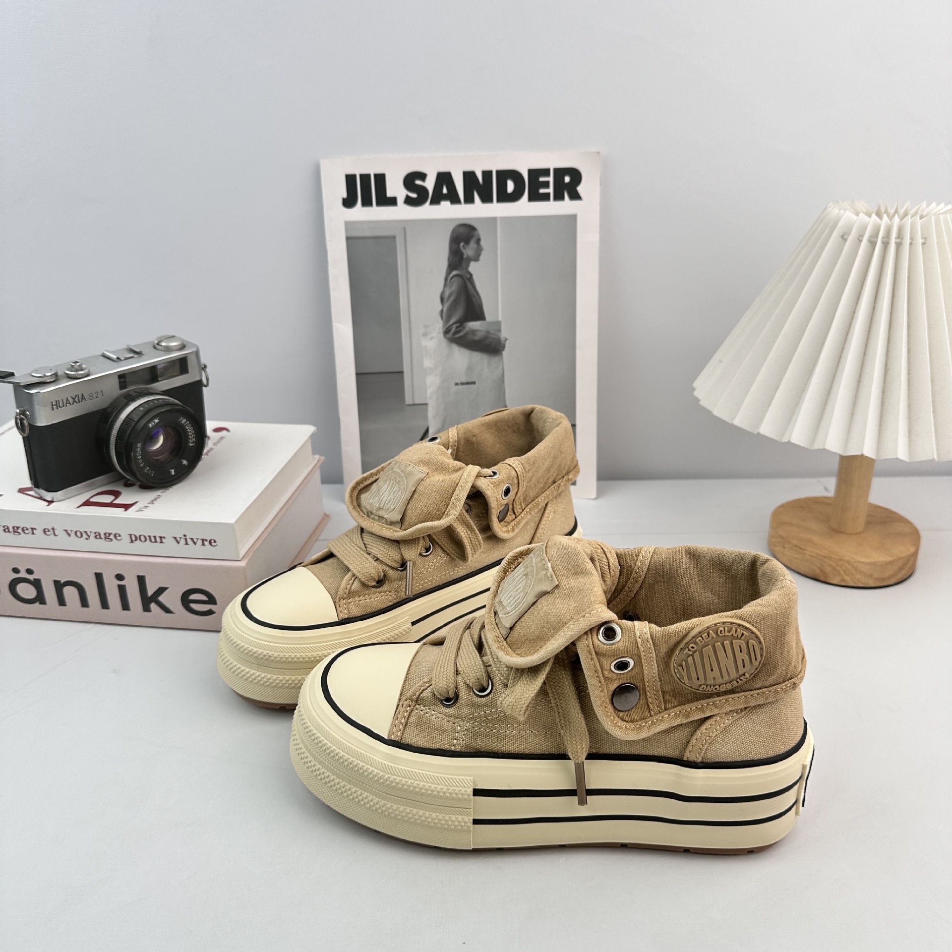 Zapatos de lona de alto impacto de fondo grueso de ondas distantes para mujeres 2025 otoño estudiantes nuevos zapatos blancos generales coreanos zapatos de tablero de retrato