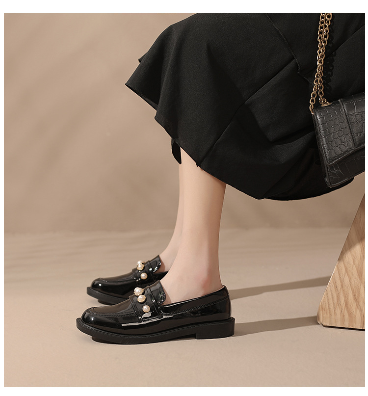 Women's British Style Solid Color Round Toe Loafers display picture 1