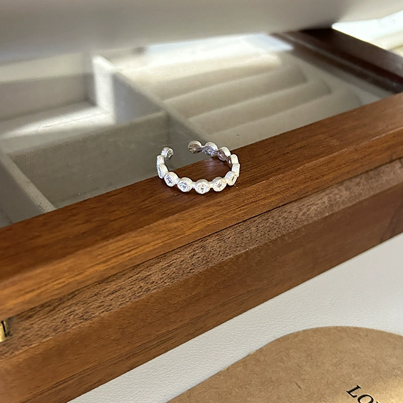 Ring Universal zirconium, diamond-encrusted, light-luxury style