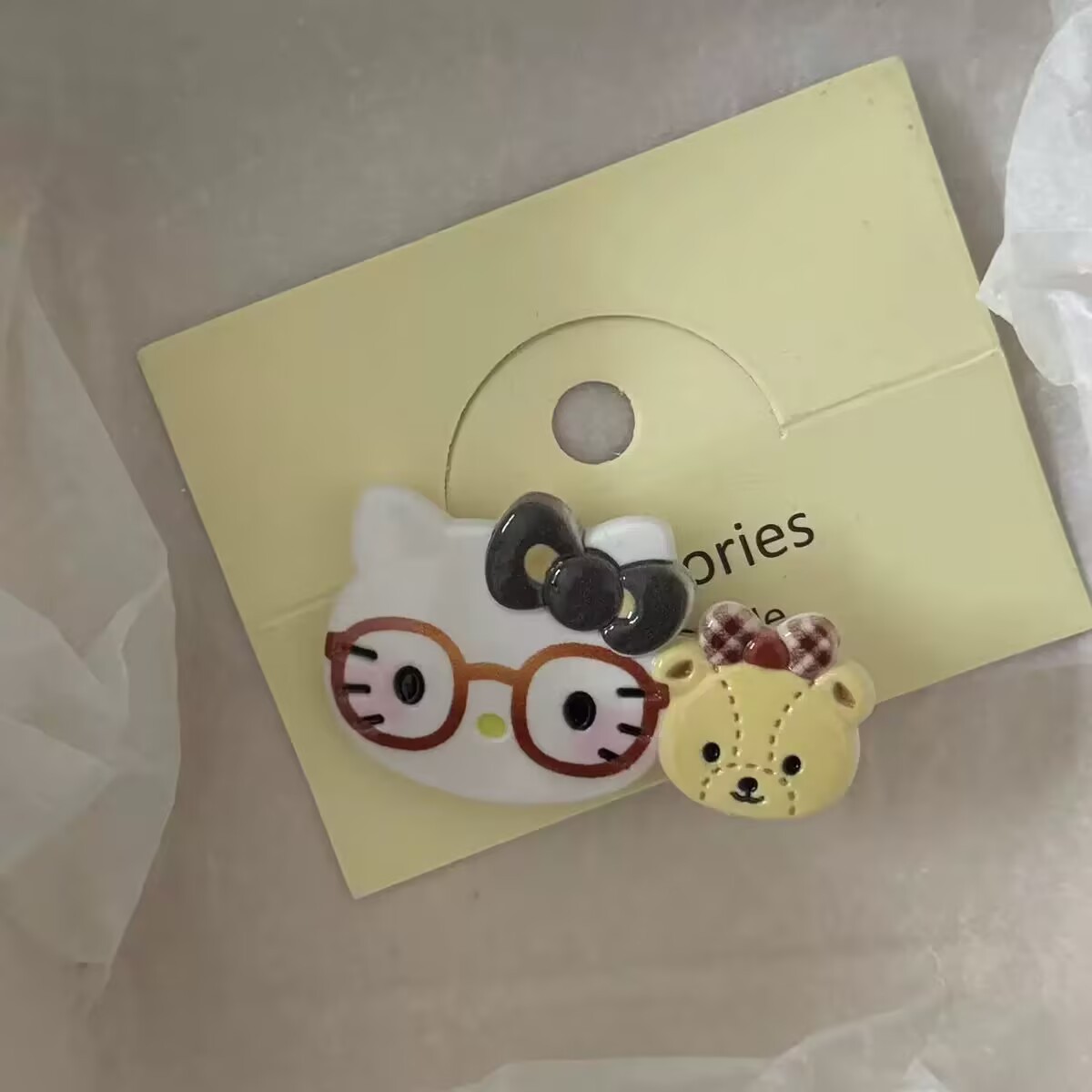 큰 검은 안경 고양이
