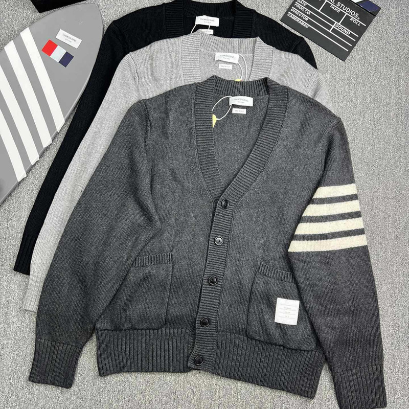 【】Factory Store High-Quality New Spring and Autumn Four-Stripe Long-Sleeve V-Neck Knit Cardigan for Men and Women
