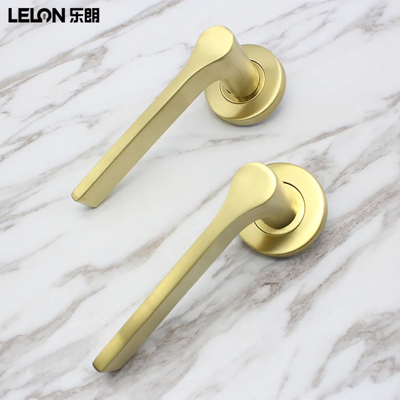 Personalizado 304 acero inoxidable imitación de fundición de mano de puerta hotel doméstico universal dibujado oro lujoso mano de puerta de dormitorio