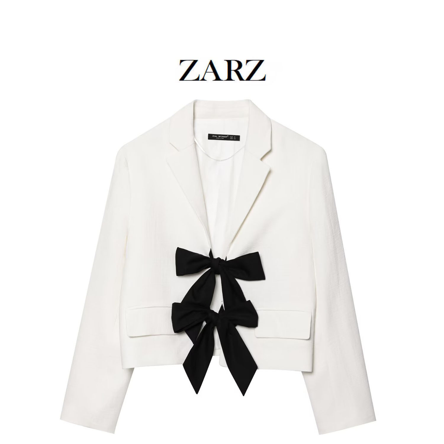 Classic suit with bow