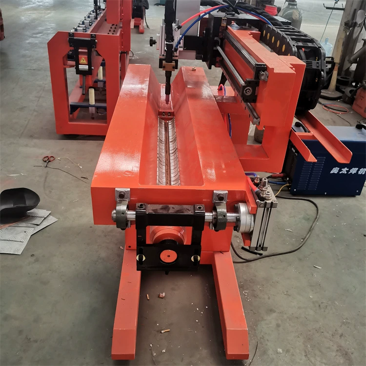 Машина для сварки тонколистовой прямой шовной сварки Оборудование для сварки панелей Автоматическая сварка гофрированной нержавеющей стали