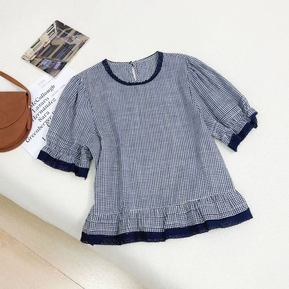 Клетчатый топ с пышными рукавами, женский дизайн, нишевая рубашка-бебидолл, летний топ с толстыми пышными рукавами, женский топ с тремя линиями