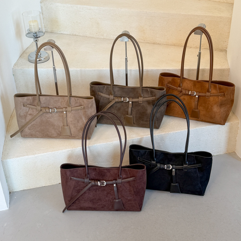 Autumn and winter fashion versatile women's bag 2026 new casual retro suede shoulder bag commuter underarm tote bag Autumn and winter fashion versatile women's bag 2026 new casual retro suede shoulder bag commuter underarm tote bag