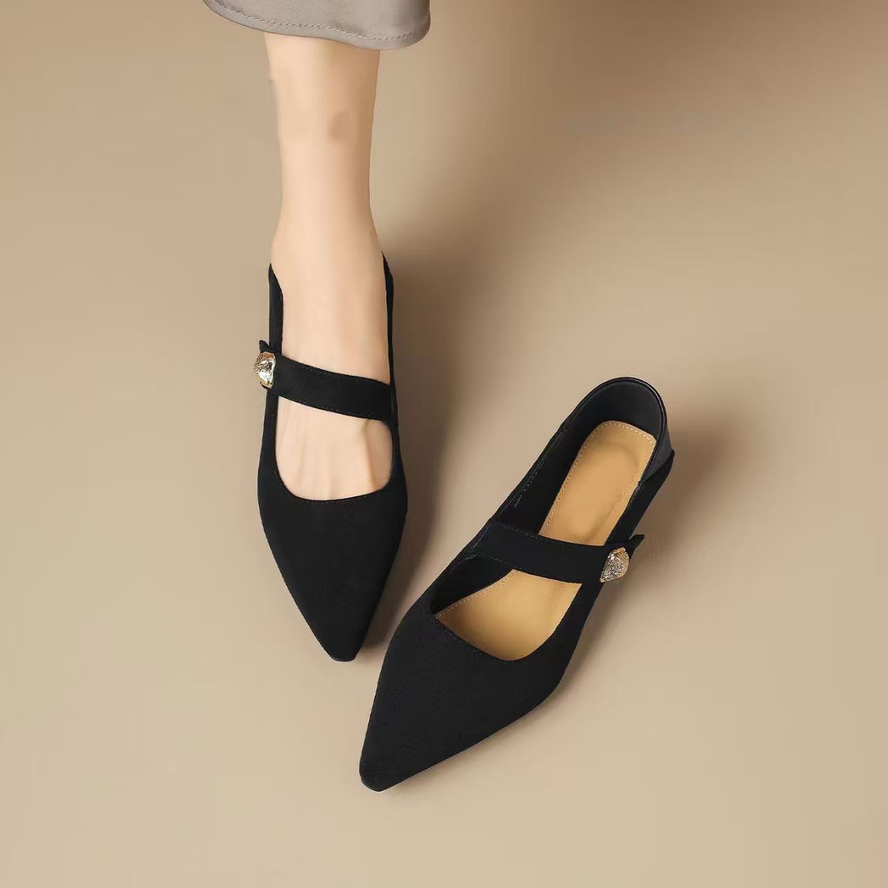 粗跟尖头绒面气质玛丽珍单鞋女2026新款春季外穿百搭魔术贴晚晚鞋