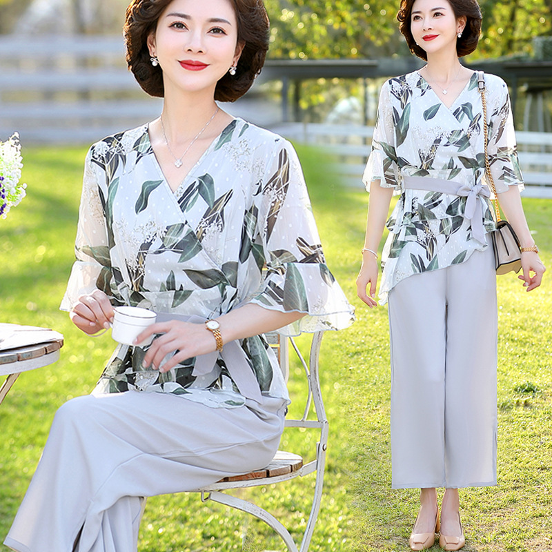 middle age mom Summer wear Two piece set 2022 new pattern mom spring clothes Western style Real silk Blouse fashion Short sleeved jacket