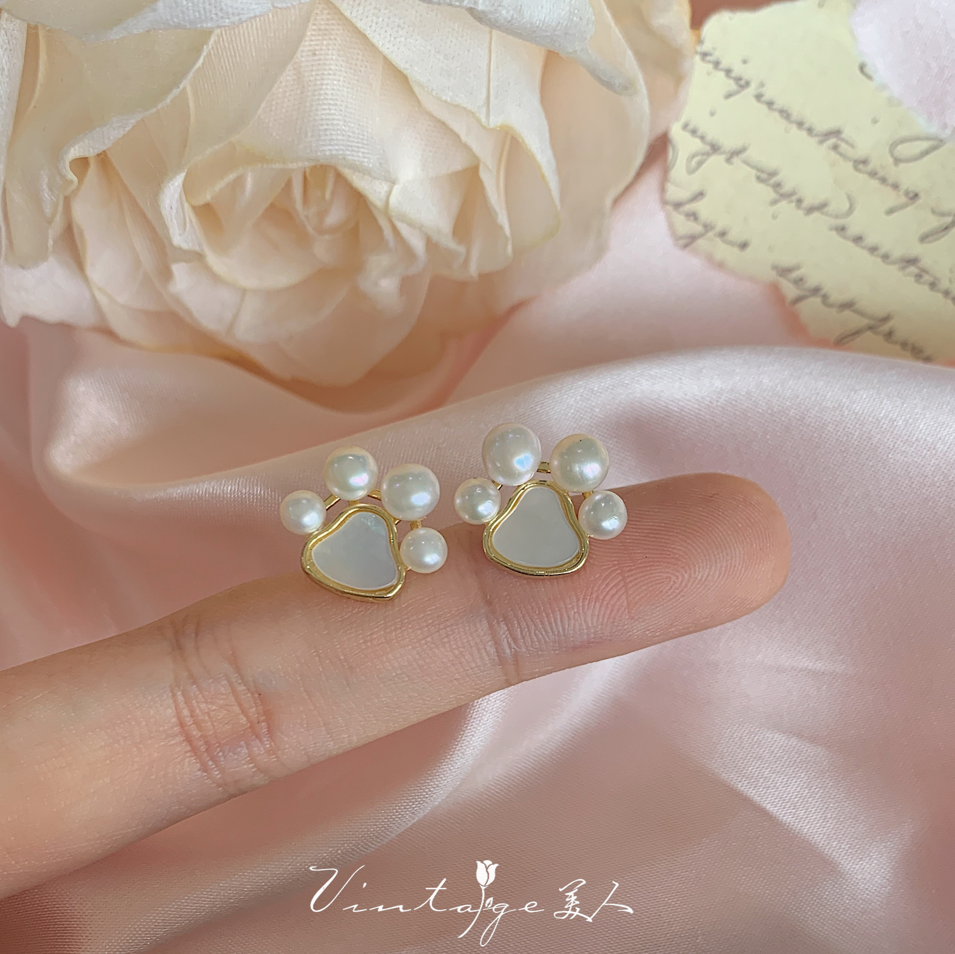 Elegant design earrings pearl