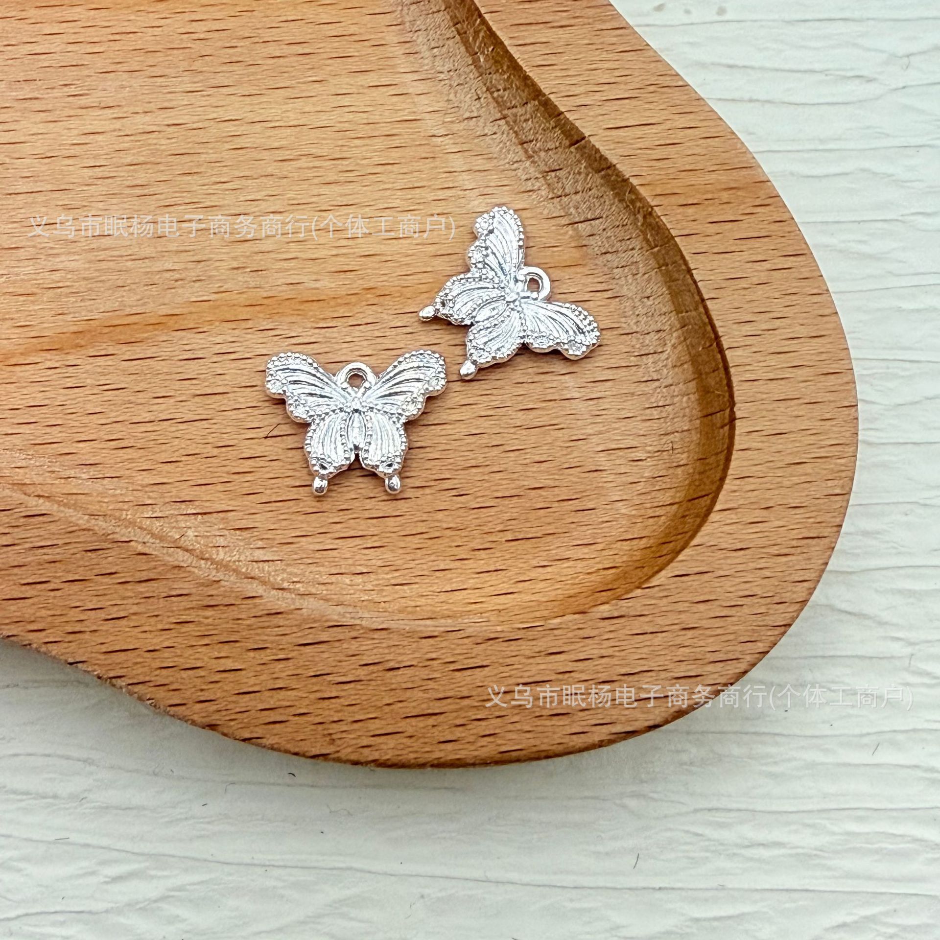 다리가 긴 나비