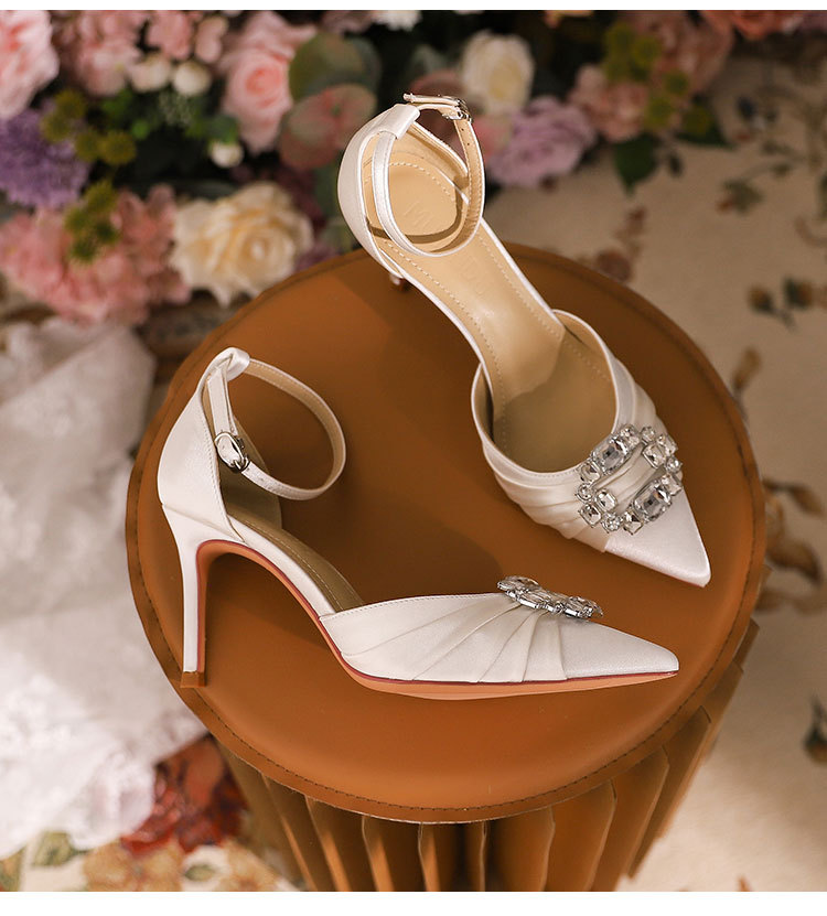 Sandali con tacco alto Banchetto di nozze 2024 Baotou Water Diamond Tacchi sottili Versatili scarpe singole a punta_voghion.com