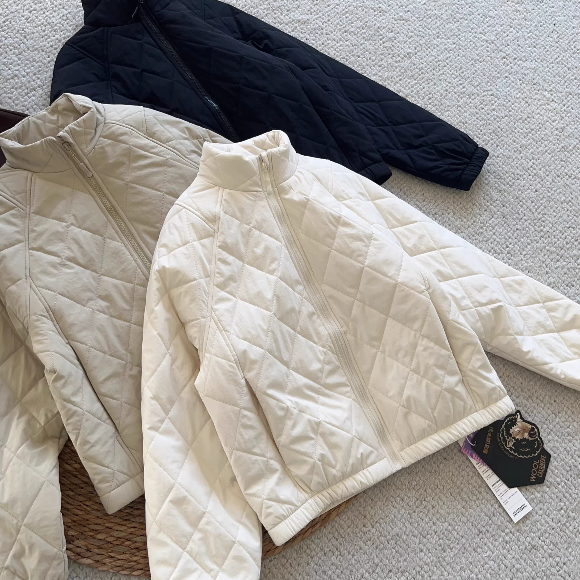 Woolen curlers, keep warm winter retro down jacket, baseball uniform with diamond pattern, adds volume
