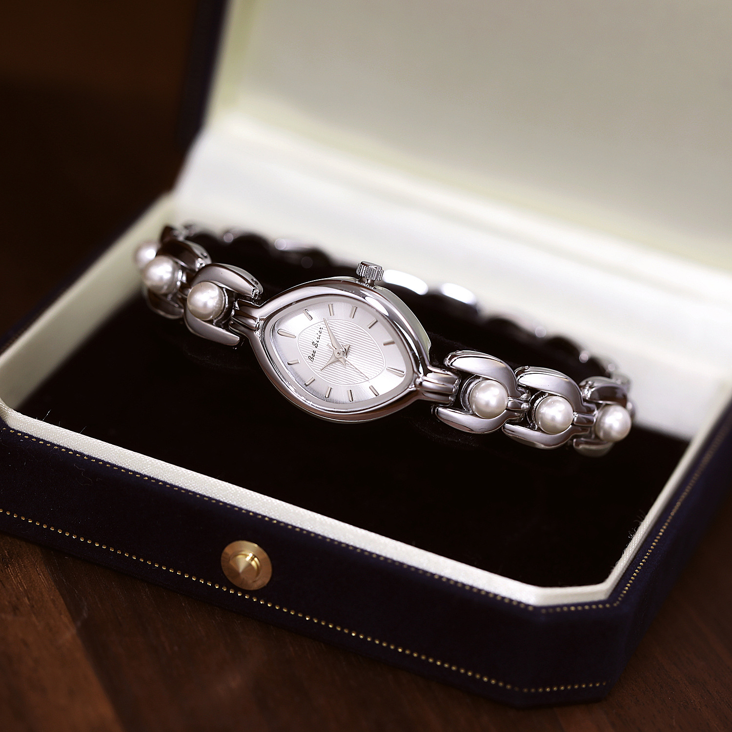 45g Weight Tempered Glass Mirror Material Alloy Strap Material Watch Classification Pointer Display Type Jewelry Buckle Buckle Style Diamond Dial Shape Daily, Street Occasion Quartz Movement Solid Color Pattern All Seasons Season Women's Gender Casual, Commute Style Casual Commute Solid Color Jewelry Buckle Quartz Watch 13