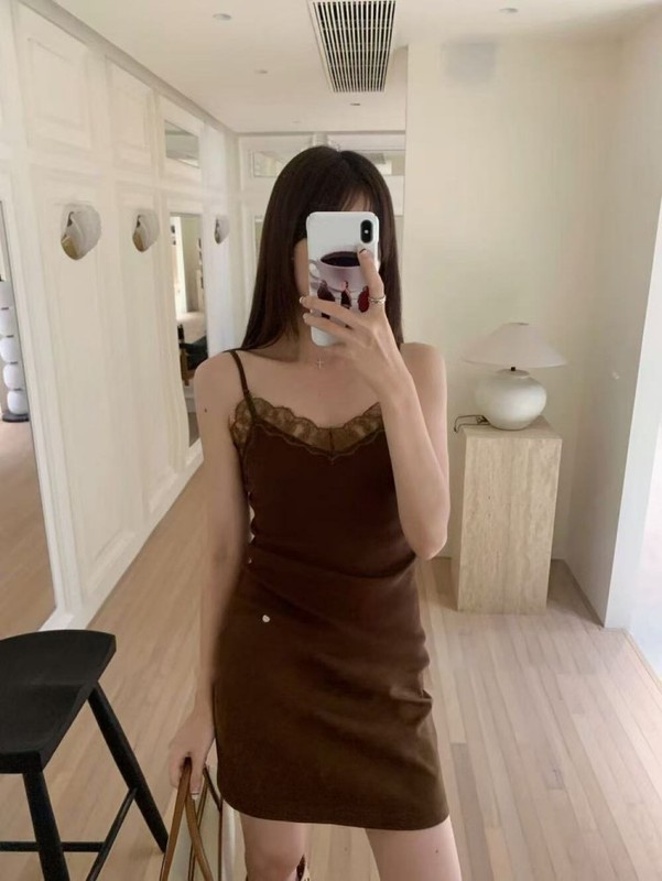DIGM | 2025秋季极简风纯欲蕾丝拼接打底衫弹力吊带背心女A09028|undefined