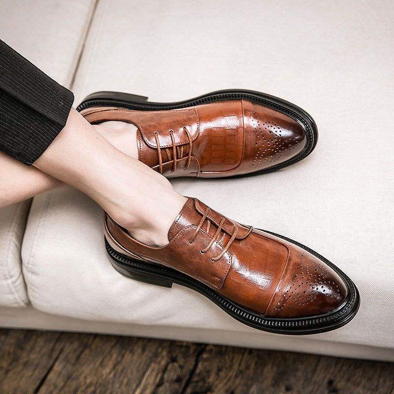 Men's Brogue Leather Shoes with Carved Inner Heightening Korean Style British Style Retro Business Pointed Toe Trendy Wedding Shoes Casual Leather Shoes
