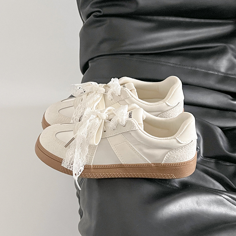 Clásico rojo nicho retro ballet alemán zapatos de entrenamiento femenino 2025 nuevas zapatillas de encaje casuales planas transpirables de primavera y verano