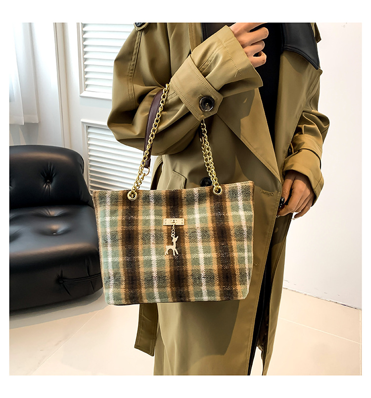 Fashionable woolen trendy striped deer bag for women, new autumn 2024 collection, chain niche single-shoulder crossbody bag undefined