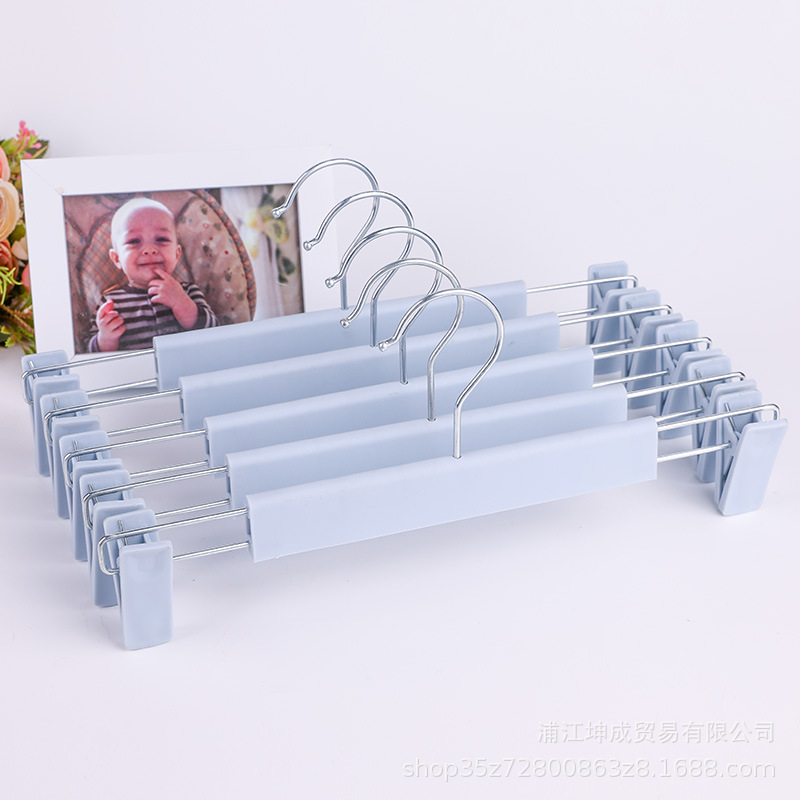 파란색 바지걸이