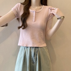 2025夏季學院風粉色短袖女T恤甜辣妹修身短款紐扣開領正肩上衣服