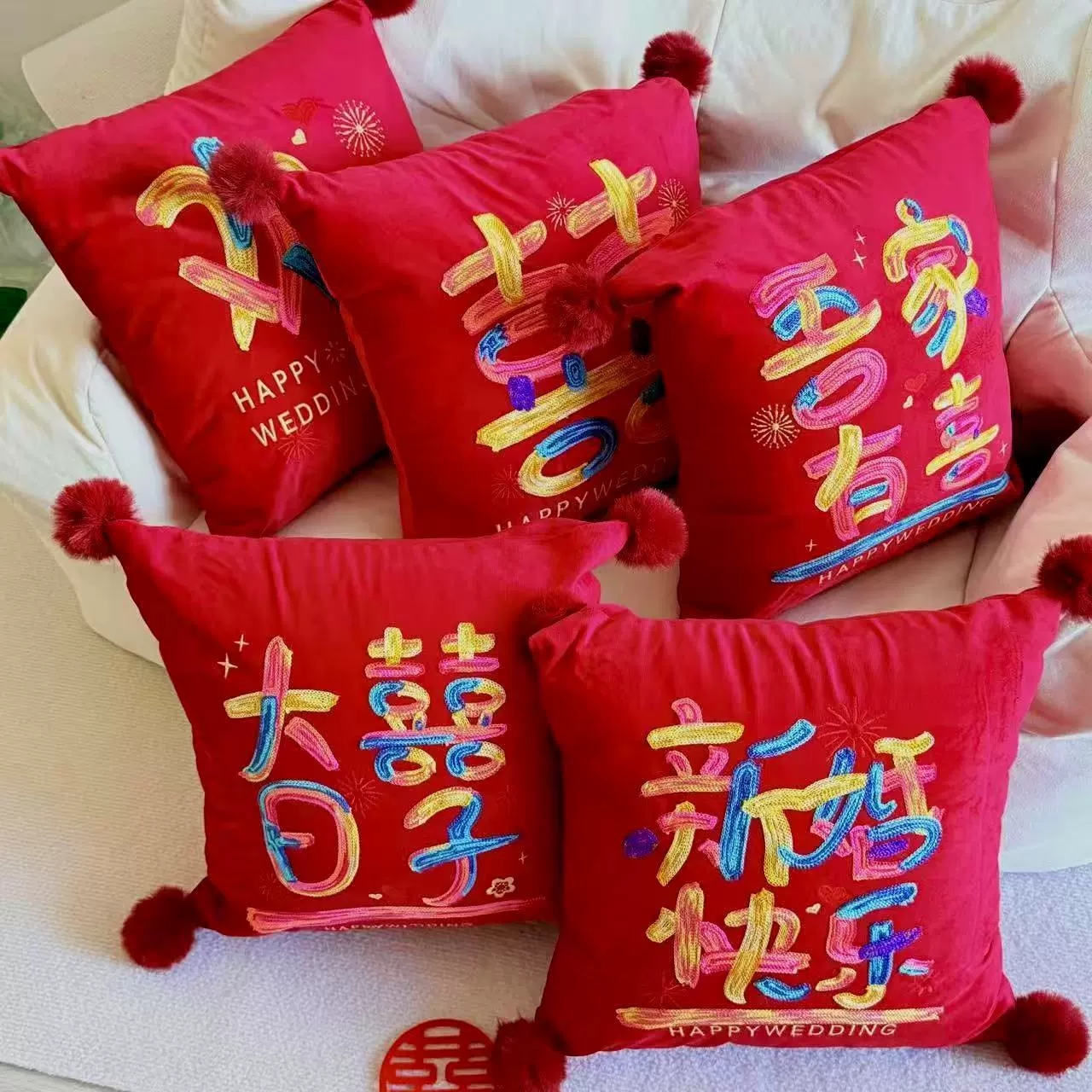 2024 Праздничная допаминовая вышивка фланелевая подушка подушка Пара свадебная комната гостиная компоновка кровать кукла свадьба