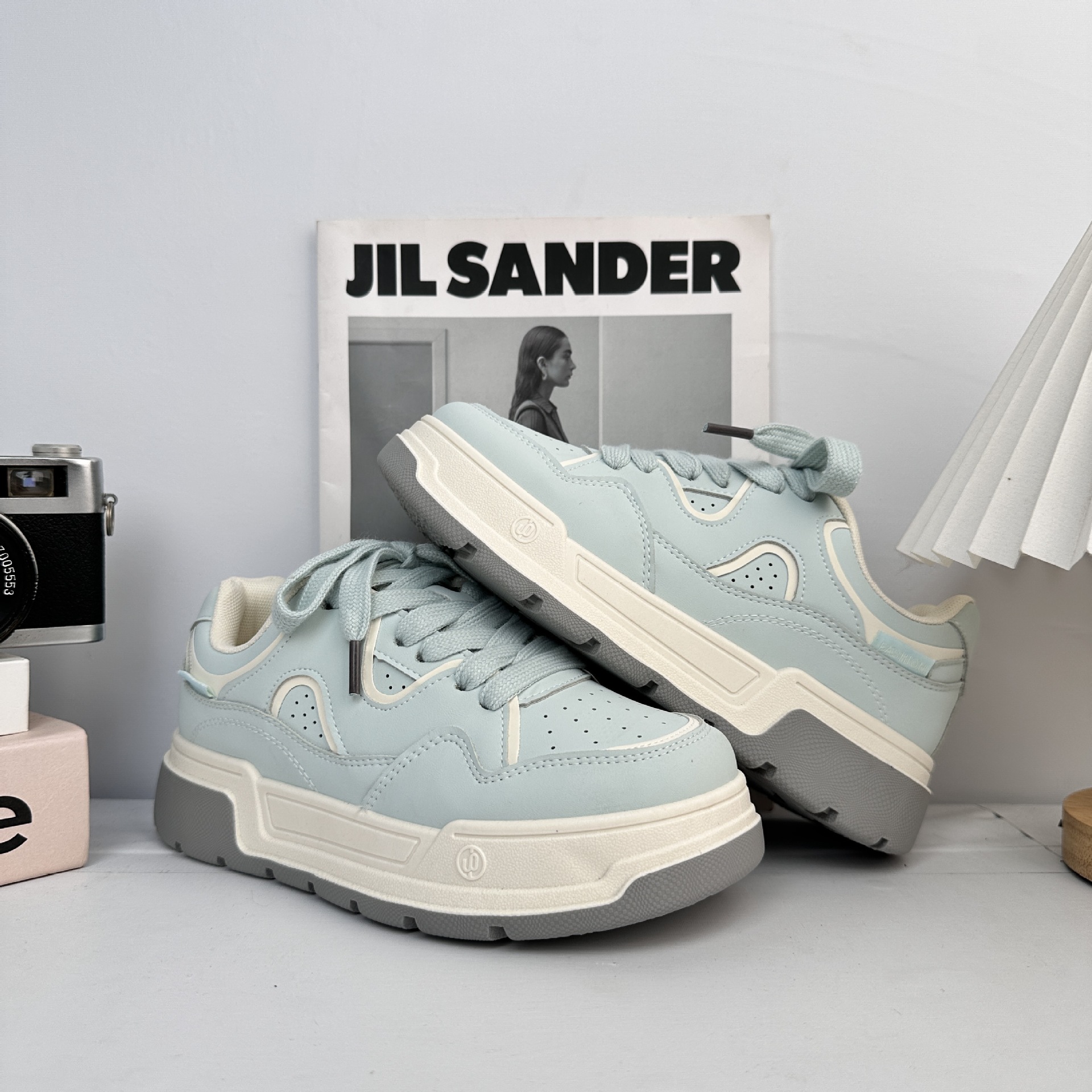 Yuanbo nicho no golpear zapatos de skate para mujeres 2025 nuevo primavera y otoño zapatos blancos de suela gruesa zapatos de pan universal