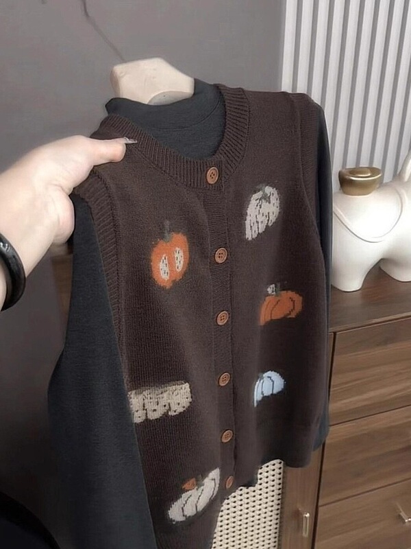 2025 New Old Money Style Retro Super Nice Top Brown Pumpkin Knitted Vest Sweater Vest Women's Autumn Outer Wear