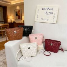 �¿�ʱ�а��ĵ����Ů�羳�ٴ�����������ˮͰ��ins������б���