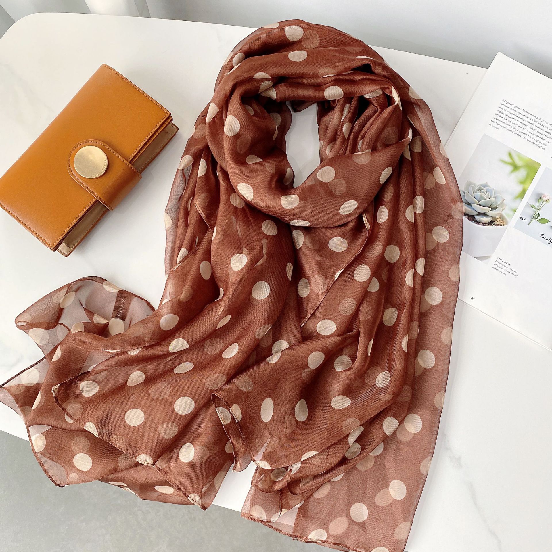 2025 nuevo producto Yourou bufanda de gasa protección solar larga toalla de playa versátil vacaciones viaje foto bufanda de seda chal