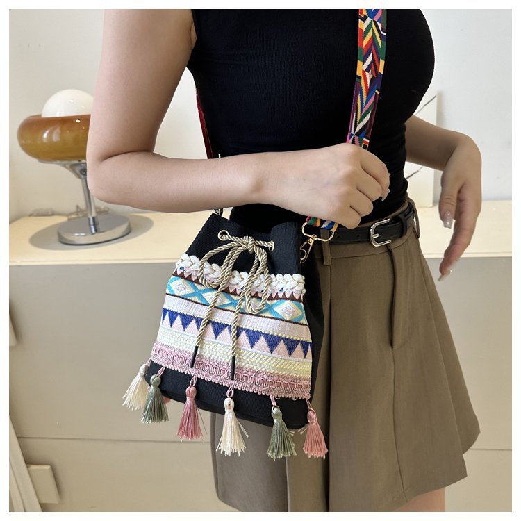 Women's Medium Canvas Geometric Ethnic Style Tassel String Bucket Bag display picture 48