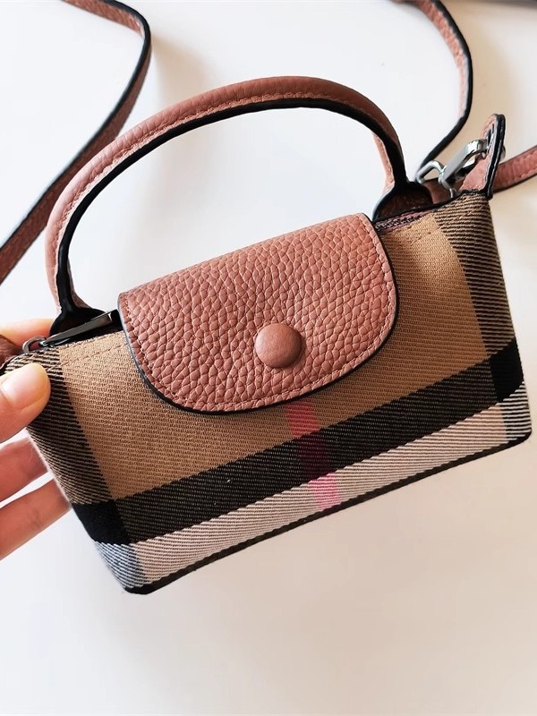 Bolso pequeño súper caliente bolso pequeño mensajero femenino textura exquisita 2025 nueva bolsa de teléfono móvil única de nicho mini sensación premium