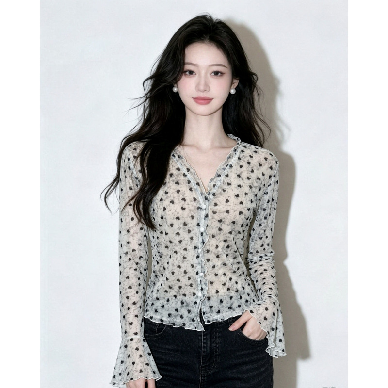 Korean-style sweet heart-print mesh jacket T-shirt for women, summer thin V-neck lace waist-cinching slimming long-sleeve top Korean-style sweet heart-print mesh jacket T-shirt for women, summer thin V-neck lace waist-cinching slimming long-sleeve top