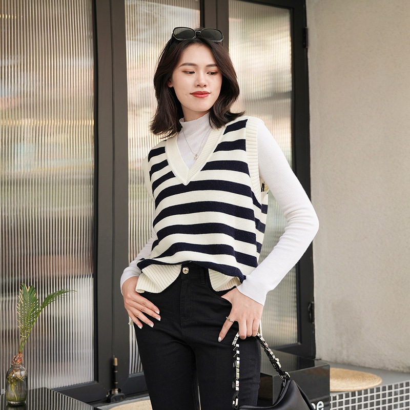 Knitted vest