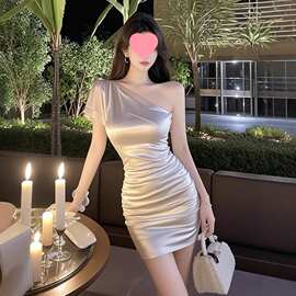 TZ4584名媛风斜肩缎面修身连衣裙女夏季新款小众设计收腰短裙