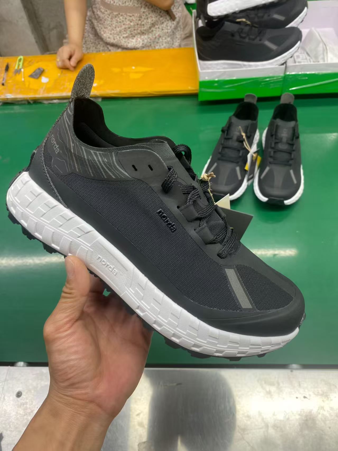 Norda 001 zapatos de montaña para hombres y mujeres, zapatos de carrera bajos, zapatos de senderismo